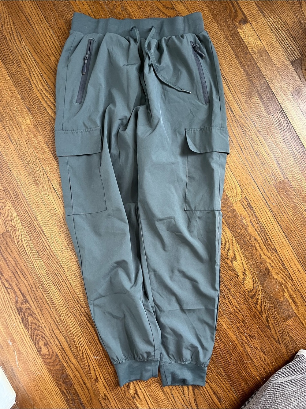 Women’s Cargo Jogger Pants - Light Gray